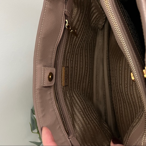 🤎 Prada Saffiano Lux Leather Small tote bag - Picture 11 of 15